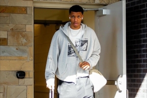 穿衣也致敬小帅？贾巴里-史密斯晒出日常穿搭