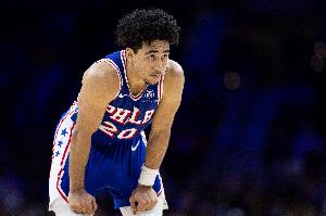 拇指韧带撕裂！纳斯：麦凯恩现在能投篮 训练状态相当不错