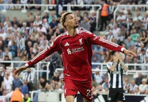 赫斯基：很喜欢埃基蒂克的比赛态度，他有敏锐的嗅觉且不怕对抗