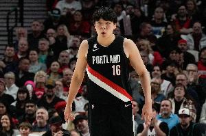 首节没出场！媒体人：NBA就是这么残酷 估计杨瀚森要去发展联盟了