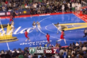 手是真硬！马克西最后1分30秒三分再中 打回比赛悬念