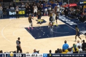 还在冲击！巴特勒突破暴扣并造成犯规&双方109-109平