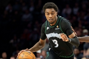 攻防全能！麦克丹尼尔斯11中9砍22分3板3助2断1帽 三分3中2