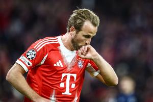 足球专家：拜仁准备破例给凯恩长合同，他如果去巴萨就得大幅降薪