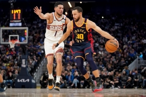 解说：穆迪本季获得进化 库里末节起伏让人感慨 布克依旧扛起球队