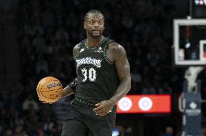 尽力局！兰德尔21中12&三分6中3空砍32分 另有5板4助1帽