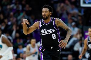 手感不错！蒙克半场7中4&三分5中2拿到12分 另有3篮板