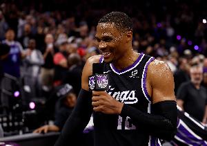 蒙克：我们太需要威少了 他这把年纪还能如此表现太疯狂了