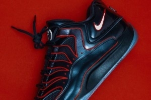 小老板专属战靴！杜兰特今日上脚KD18“巴黎圣日耳曼”配色球鞋