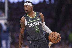 攻防一体！麦克丹尼尔斯14中9拿到22分7板3断2帽 正负值+35