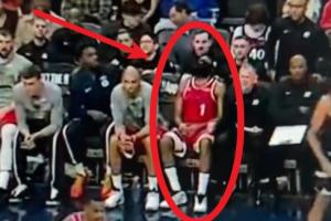 有点疲惫？哈登被换下场一屁股瘫坐在板凳上&抬头仰面