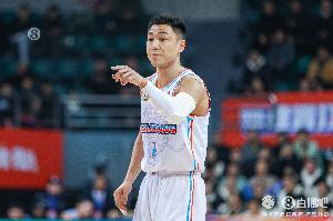 拿了全队一半以上的分！高诗岩首节8中4拿下9分