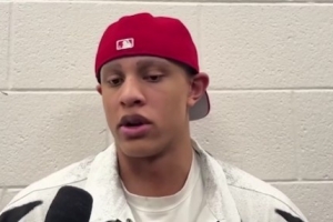 沃尔什：大家都很信任我 愿意让我参与进攻也相信我能防对手核心