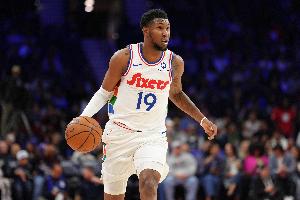 你是真不丢啊！贾斯汀·爱德华兹三节半8中8&5记三分拿下22分