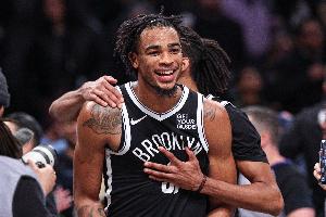 打得不错！克拉克斯顿14中8拿下21分8板4助2断2帽