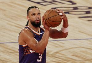 狄龙：我喜欢防守让比赛充满对抗性 得分是锦上添花让对手崩溃