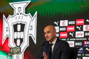 葡萄牙主帅：C罗只是想继续比赛 换做其他人或许已经倒地要点球了