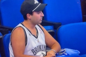 嘲讽拉满魔术主场kiss cam环节 情侣亲嘴后聚焦篮网单身球迷