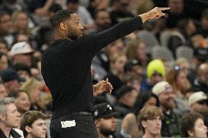 威利·格林执教鹈鹕5季150胜190负&胜率44.1% 两次季后赛首轮出局