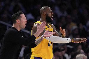 雷迪克：我想过詹姆斯复出后的磨合问题 下周就一场比赛时机很好