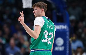 状元本色！弗拉格强攻得手 率领独行侠再次追平比分