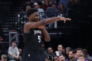 看我飞天遁地！爱德华兹直杀禁区 腾空而起双臂炸裂重扣引燃全场