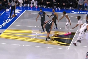 千万别有大事！小瓦格纳无对抗下突然腿部不适 直接返回更衣室