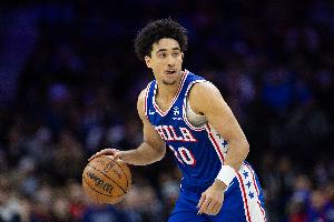 有所回暖！麦凯恩发展联盟第二场出战20分钟 13中6拿到15分6助攻