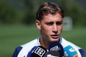 记者：皮奥·埃斯波西托应该出国踢球，这样才能成长为伟大球员