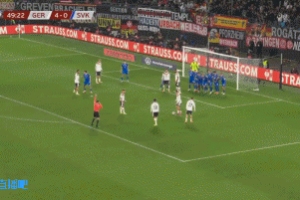 忙中出错！斯洛伐克送禁区内间接任意球，萨内爆射被挡出