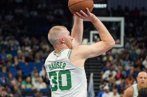 豪泽：上场时间不稳定肯定不好受 但我会多关注球队少纠结自身