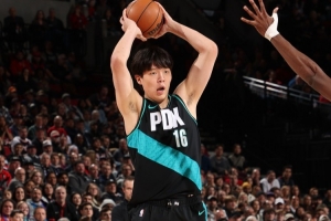 杨瀚森最大改变是自信心 对比赛节奏也更适应了 接下来会越来越好