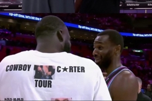 追梦赛后和老队友维金斯寒暄 库里和巴黎奥运队友阿德巴约聊聊