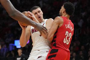 今天热火迎战勇士 约维奇因右臀部撞击症降为小概率出战