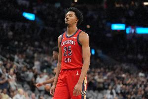 攻防依然很稳！墨菲14中7&三分12中5空砍23分2板2助5断1帽