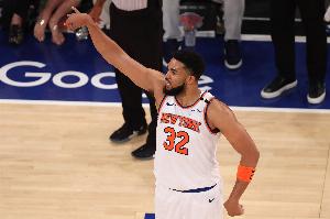 疯狂打铁！尼克斯半场全队三分21投3中 麦克布莱德6中0&唐斯3中0