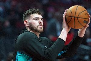 太能抢了！克林根75个前场板领跑联盟 此役过后大幅提升领先优势