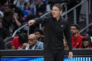 戴格诺特：进攻端不在最佳状态 防守端的稳定性让我们最终取胜