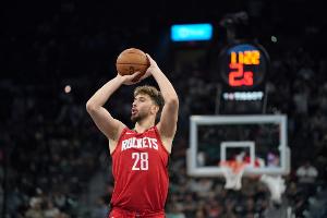 媒体人：除了约基奇文班 其他顶薪内线跟3000万申京一比都不太值