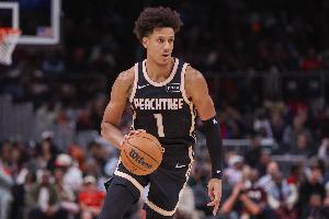 苦苦支撑！杰伦·约翰逊上半场8中6砍15+5+5 沃克9中5砍下13+2帽