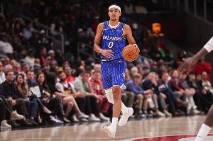 涨球了！布莱克9中4拿12分4板4助4断 各种自信突破游刃有余