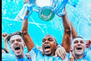 效力9年！曼城官方致敬费尔南迪尼奥：祝你在退役后一切顺利！