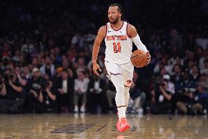 不愧是核心！布伦森半场13中8&三分7中3轰下23分5助 首节14分！