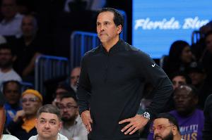 是谁？热火前助教：我亲眼见过莱利威胁要交易走想解雇斯波的超巨